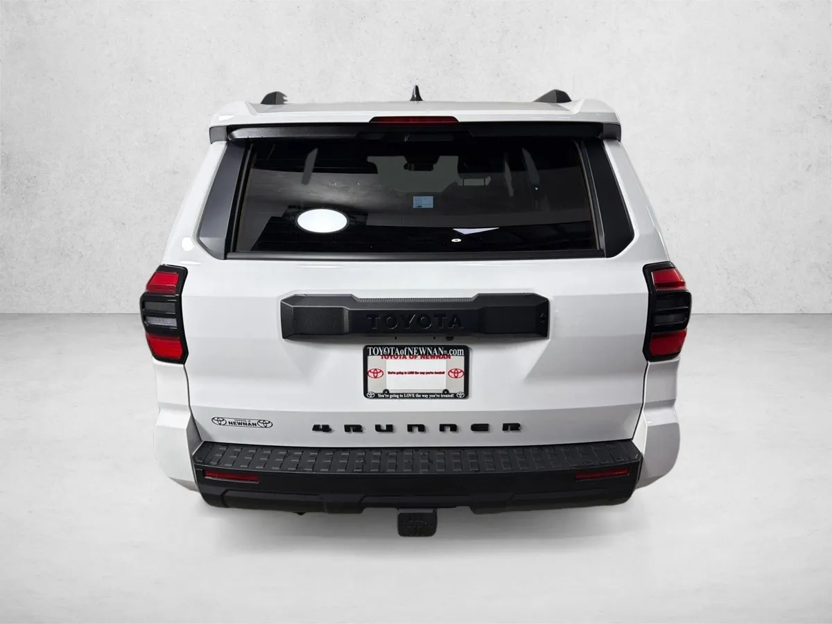 2025 Toyota 4Runner SR5 thumbnail 4