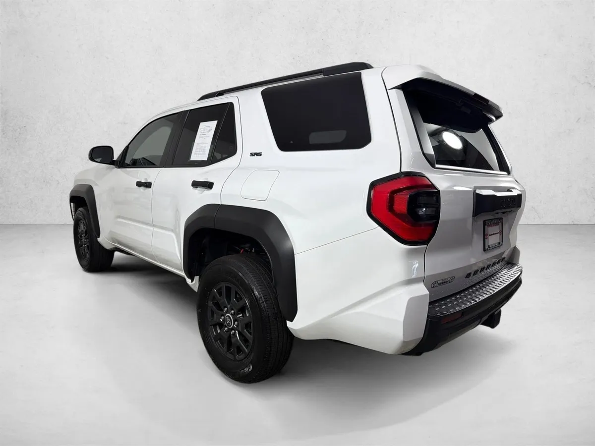 2025 Toyota 4Runner SR5 thumbnail 5