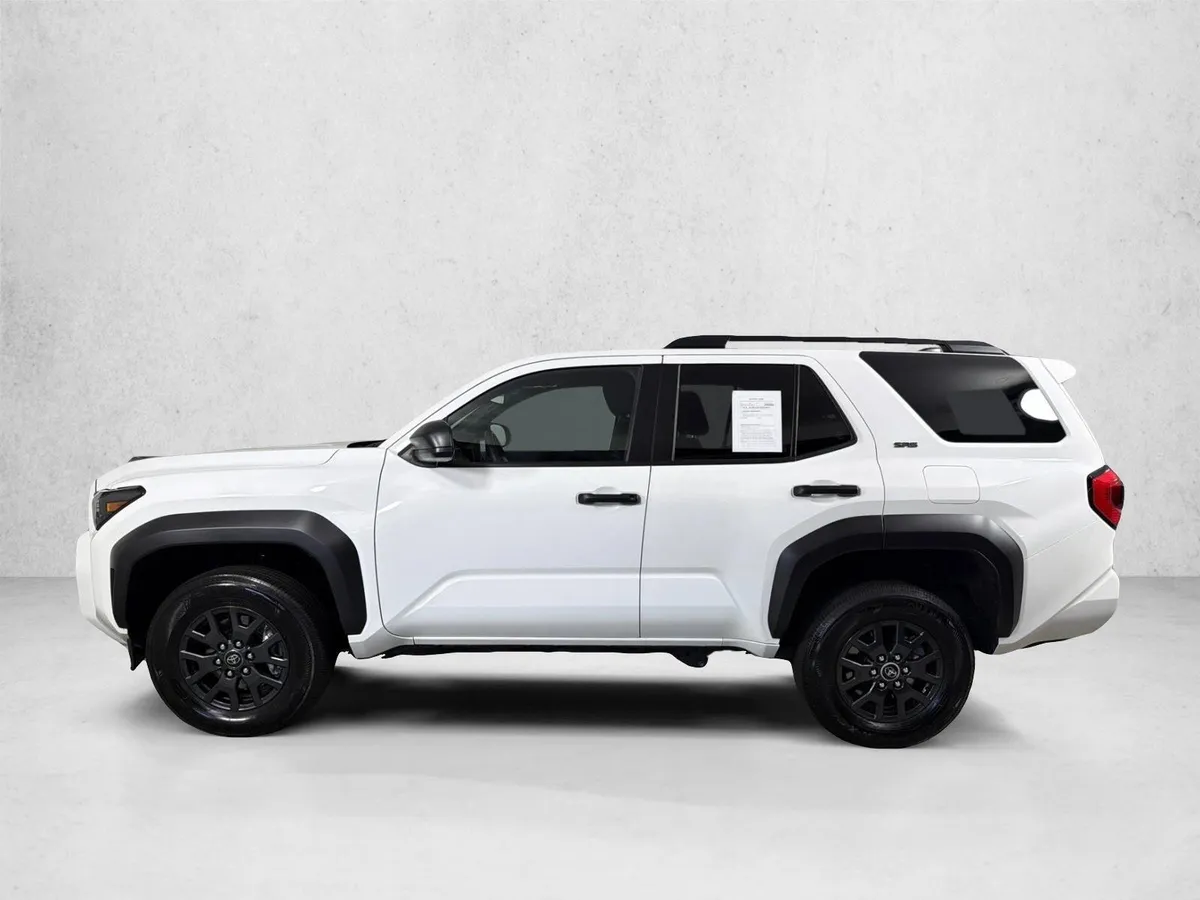 2025 Toyota 4Runner SR5 thumbnail 6