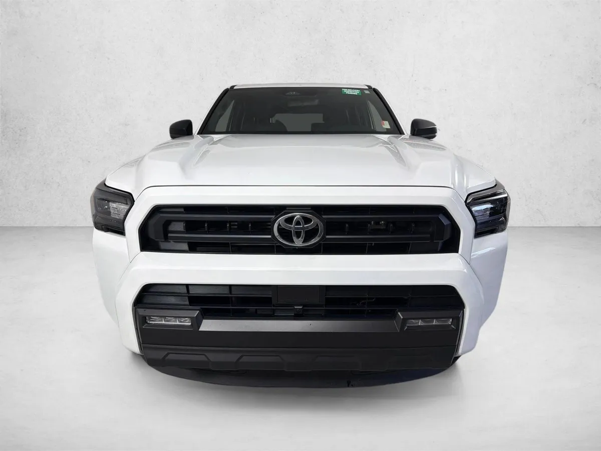 2025 Toyota 4Runner SR5 thumbnail 8