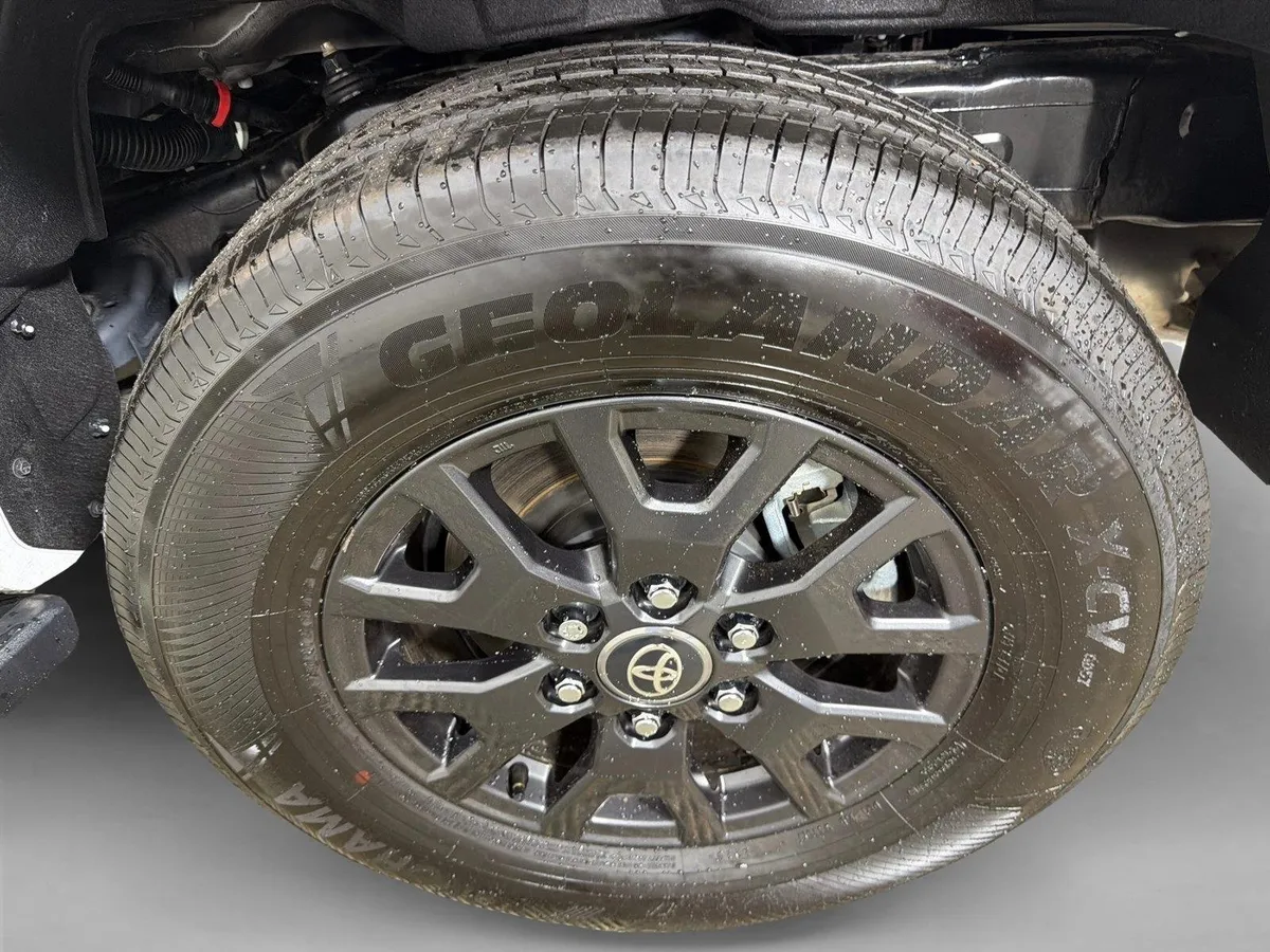2025 Toyota 4Runner SR5 thumbnail 19