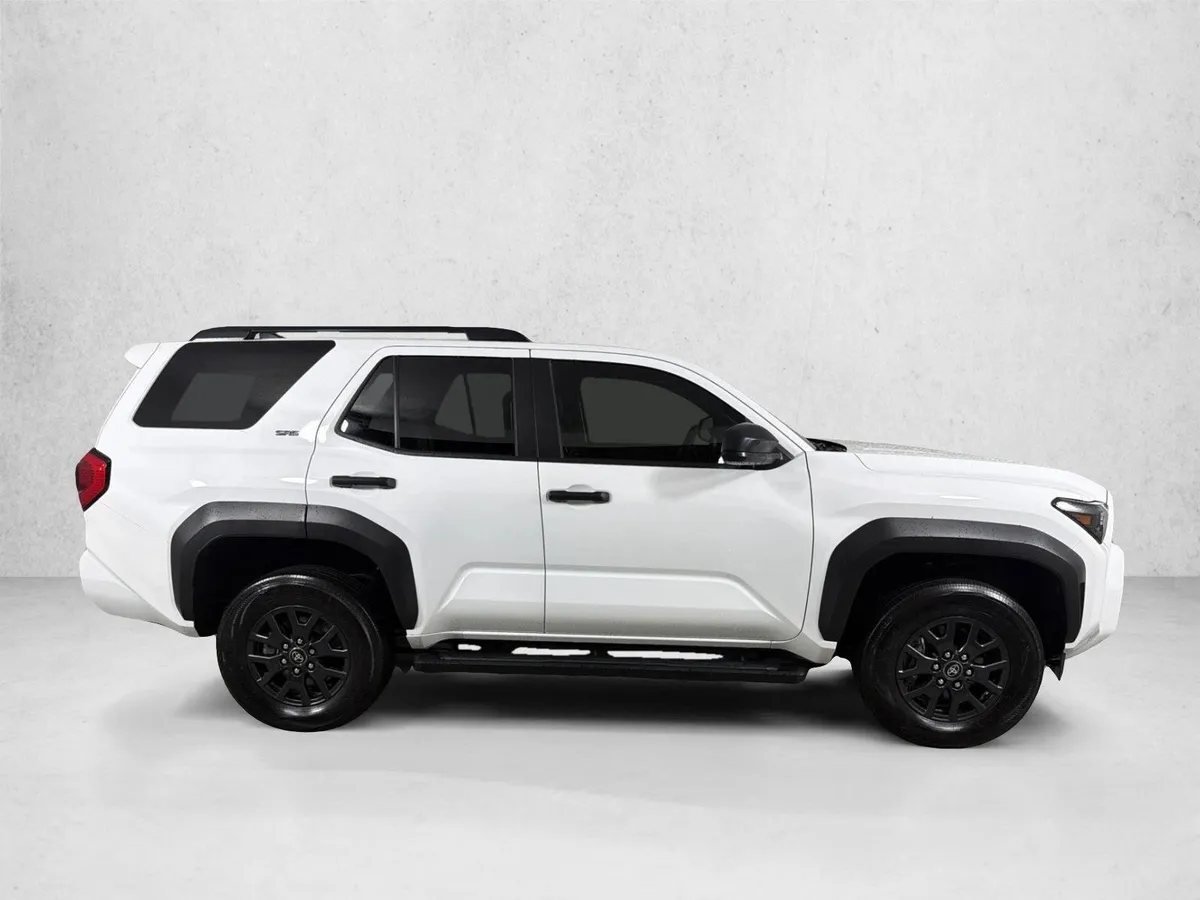 2025 Toyota 4Runner SR5 thumbnail 2