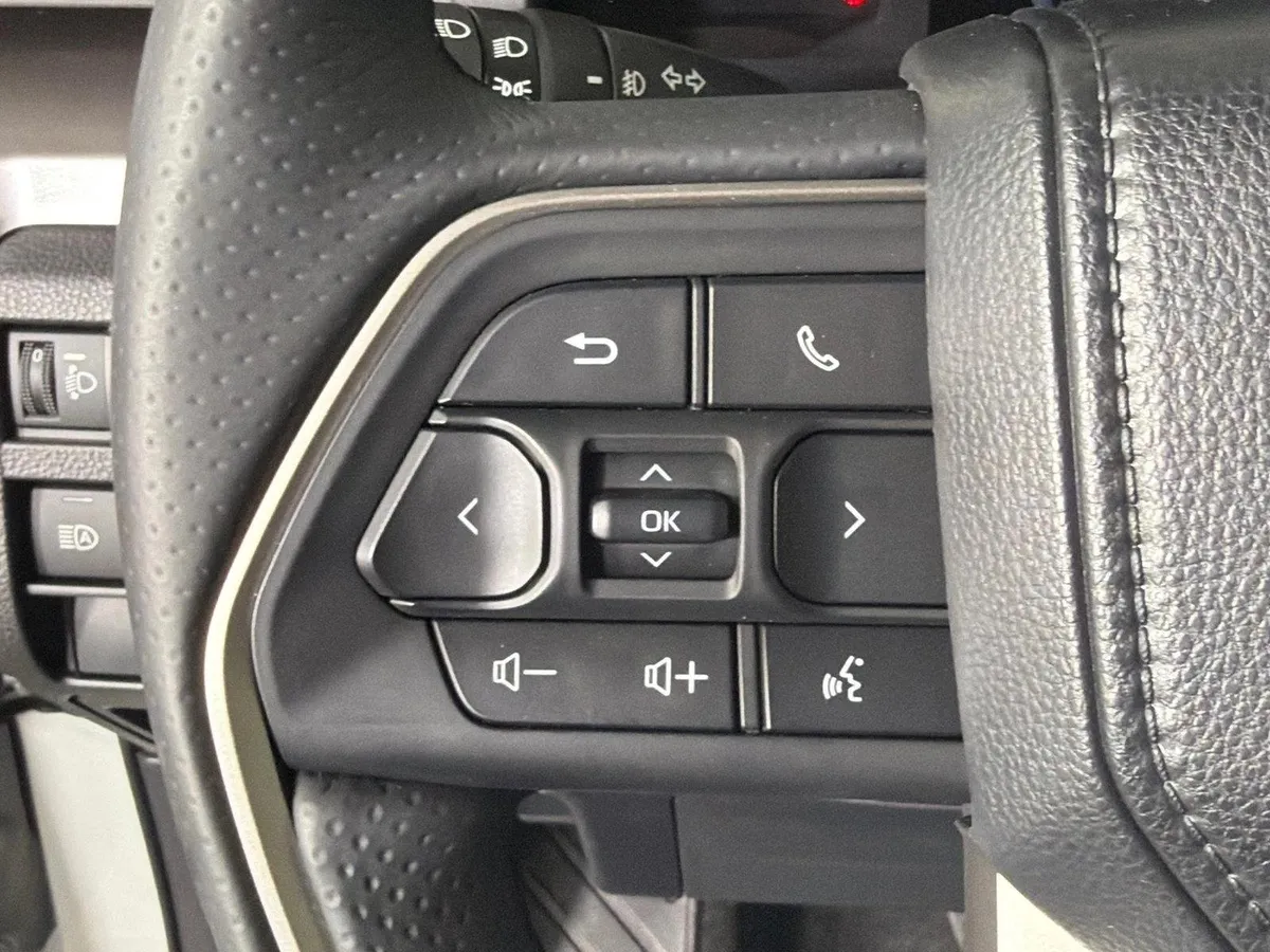 2025 Toyota 4Runner SR5 thumbnail 24