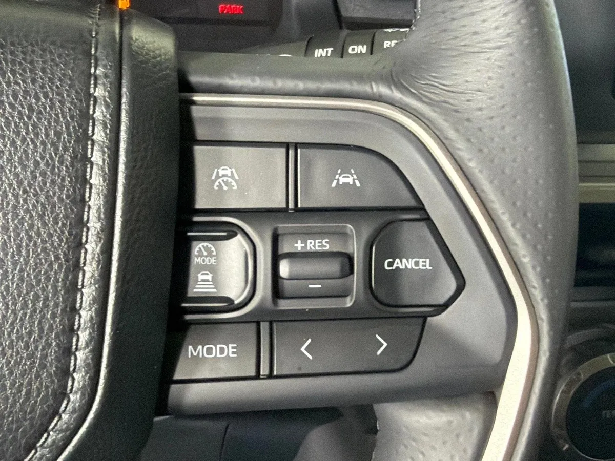 2025 Toyota 4Runner SR5 thumbnail 25