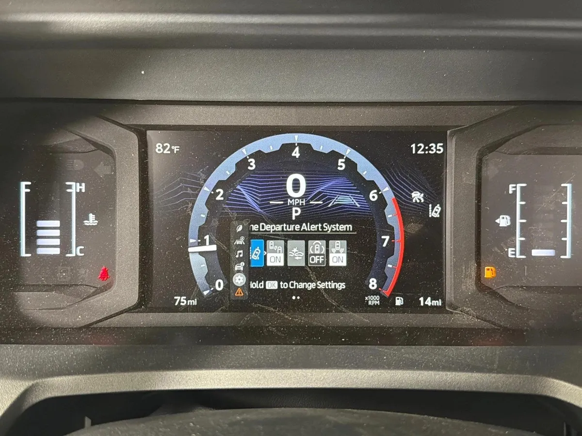 2025 Toyota 4Runner SR5 thumbnail 26