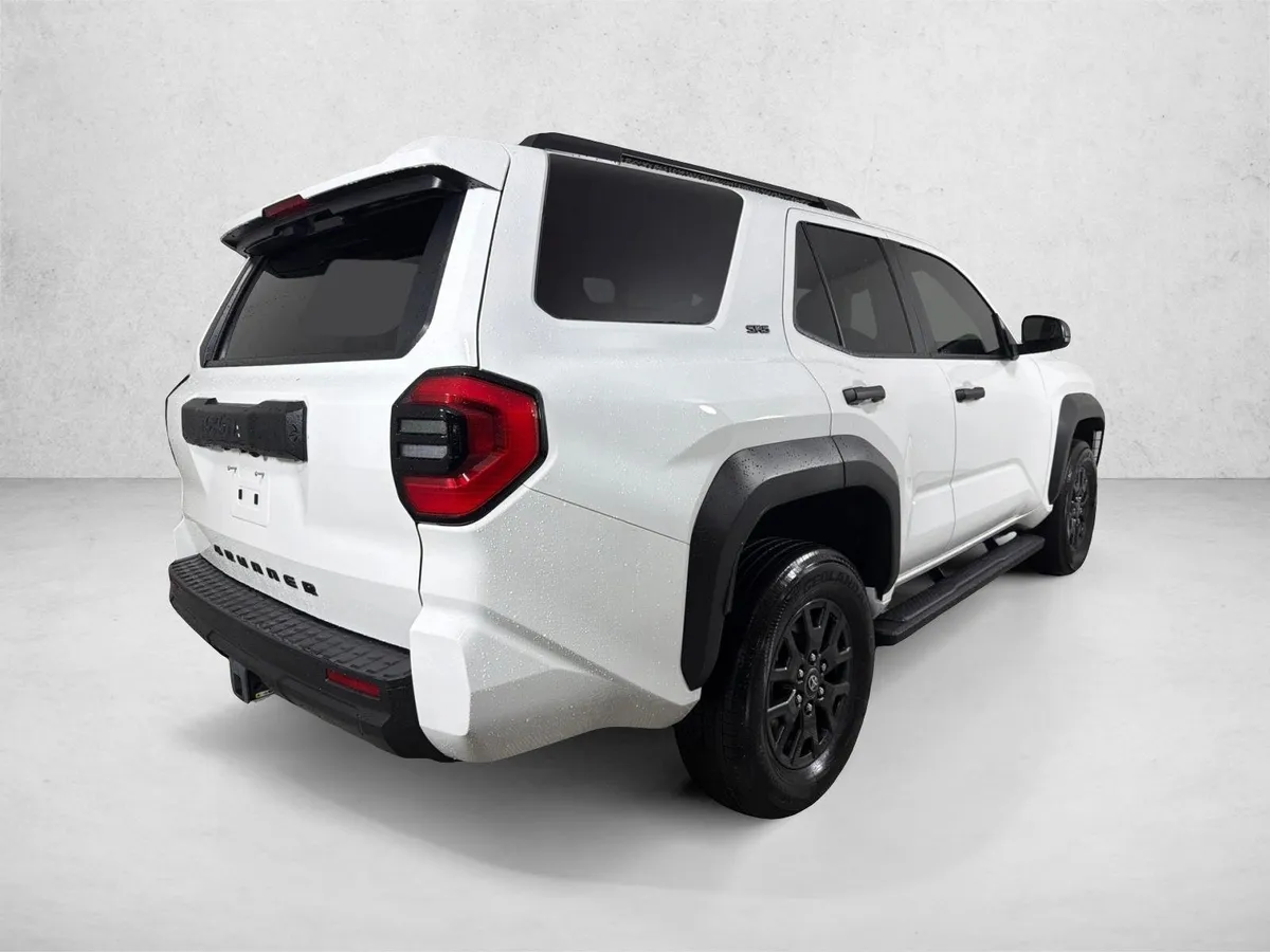 2025 Toyota 4Runner SR5 thumbnail 3
