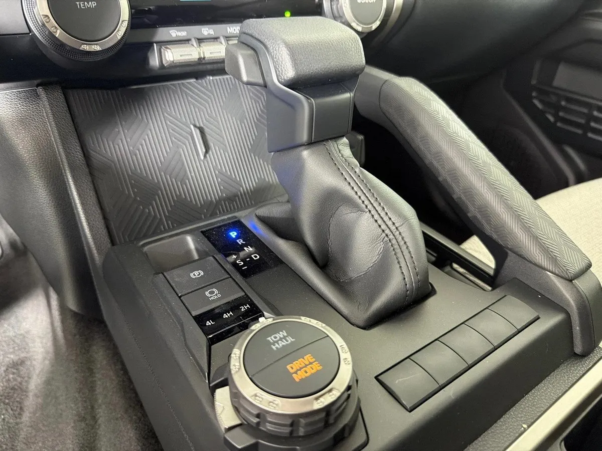 2025 Toyota 4Runner SR5 thumbnail 30