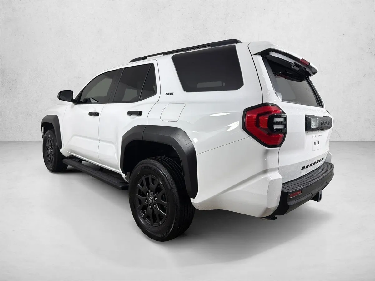 2025 Toyota 4Runner SR5 thumbnail 5