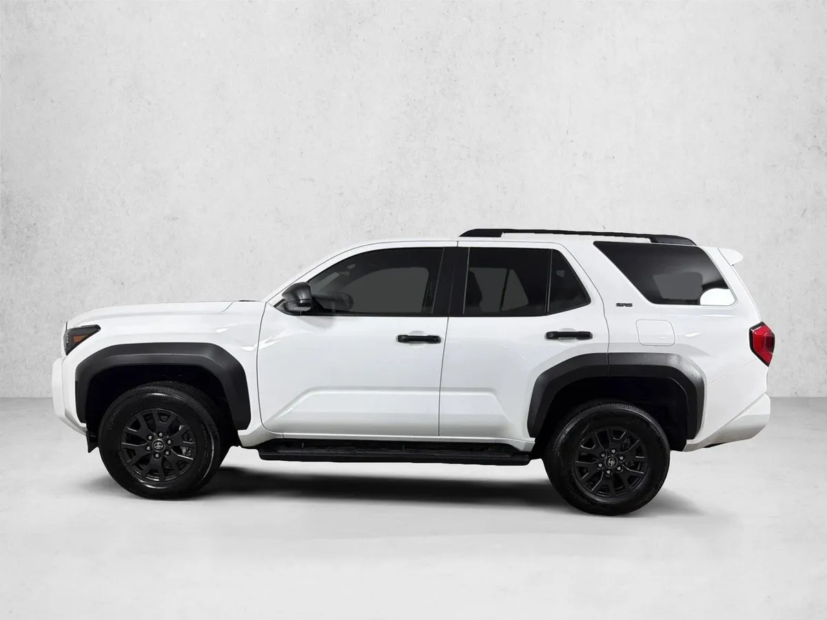 2025 Toyota 4Runner SR5 thumbnail 6