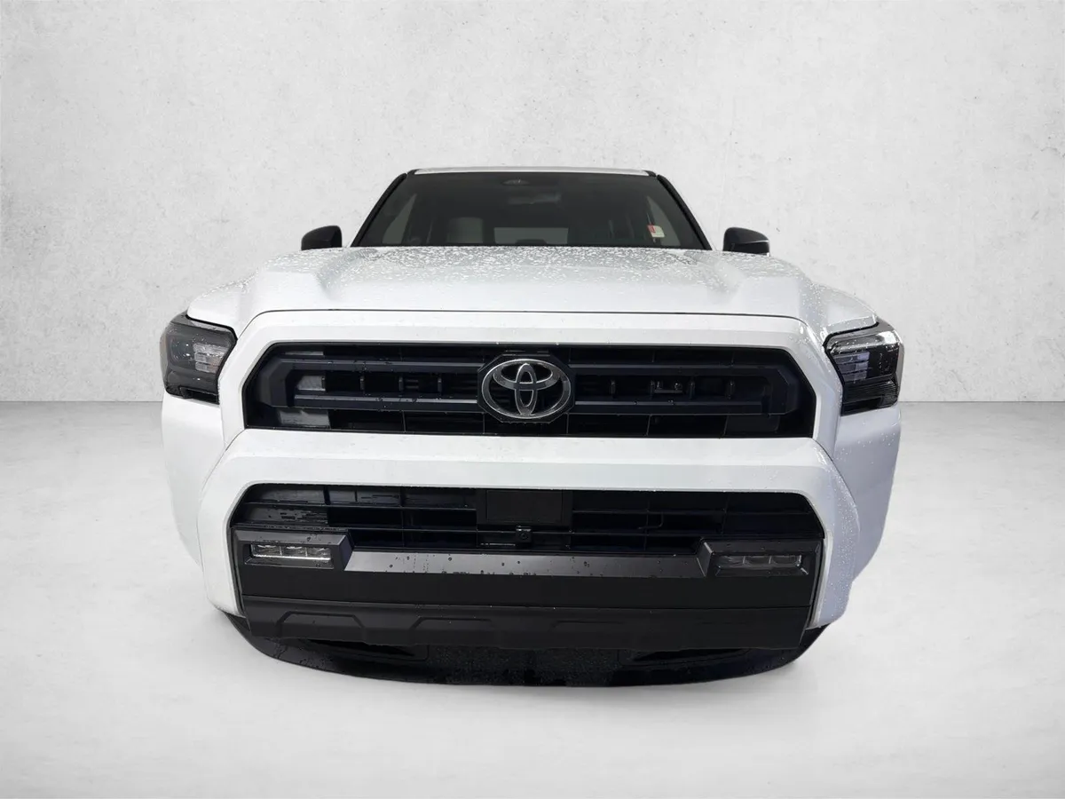 2025 Toyota 4Runner SR5 thumbnail 8