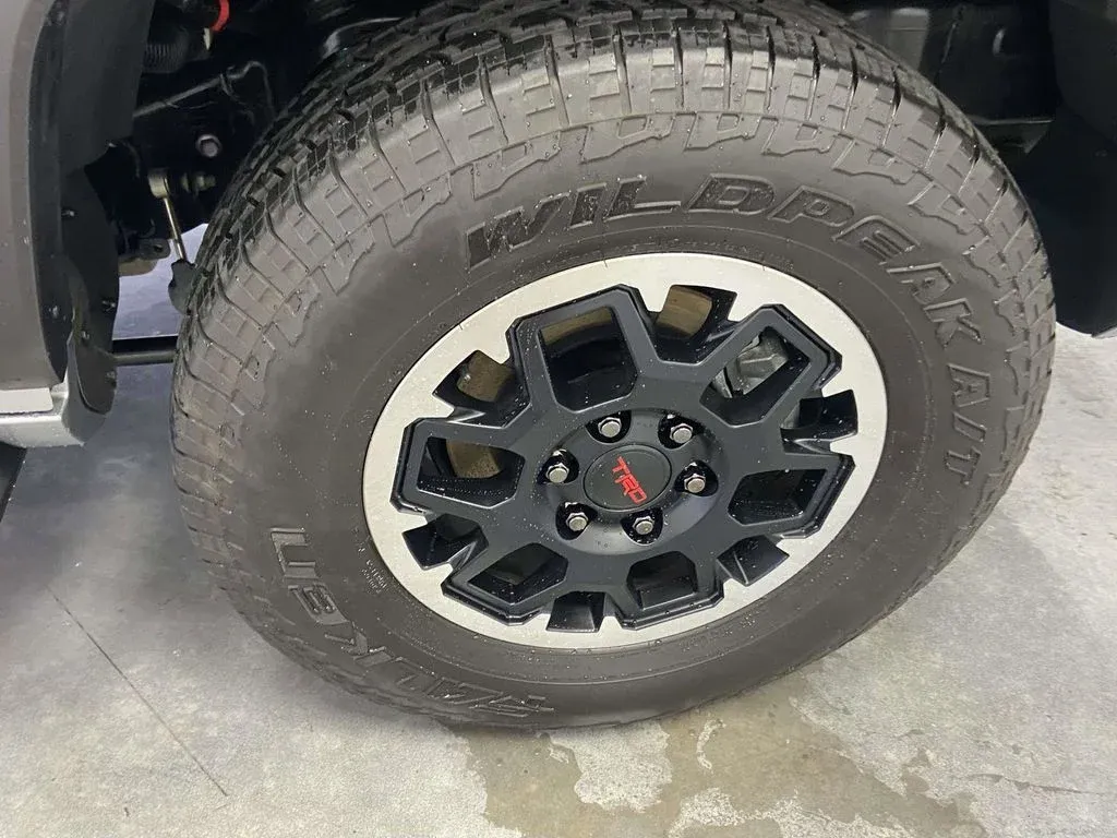 2025 Toyota 4Runner TRD Off-Road Premium thumbnail 10