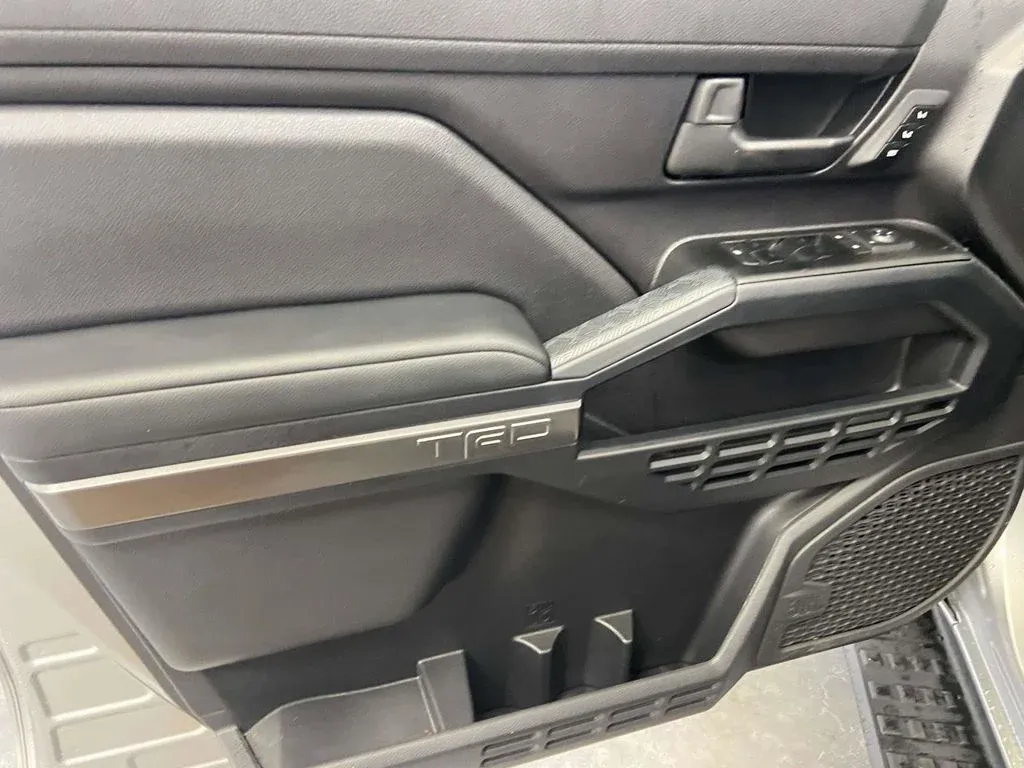 2025 Toyota 4Runner TRD Off-Road Premium thumbnail 18