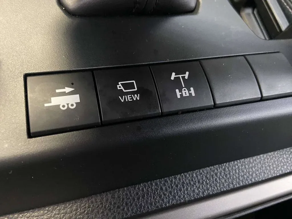 2025 Toyota 4Runner TRD Off-Road Premium thumbnail 24