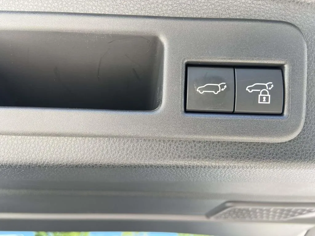 2025 Toyota 4Runner TRD Sport Premium thumbnail 11