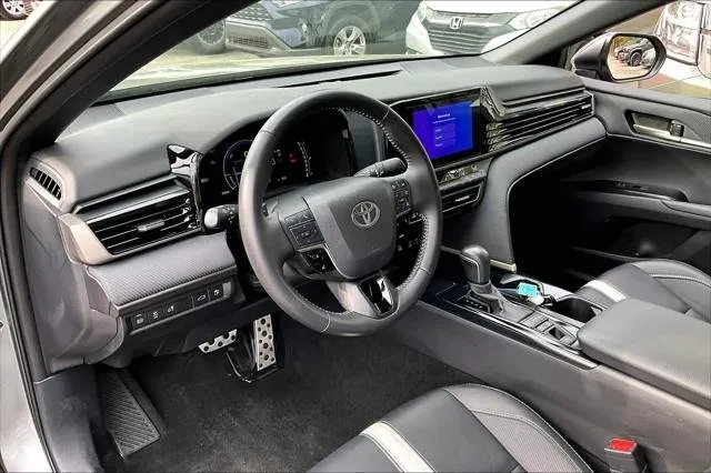 2025 Toyota CAMRY thumbnail 17