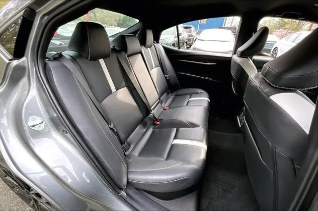 2025 Toyota CAMRY thumbnail 19