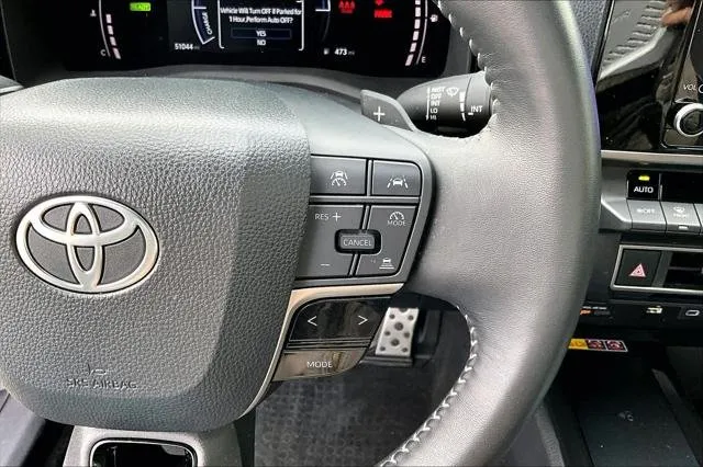 2025 Toyota CAMRY thumbnail 24