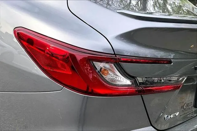 2025 Toyota CAMRY thumbnail 28