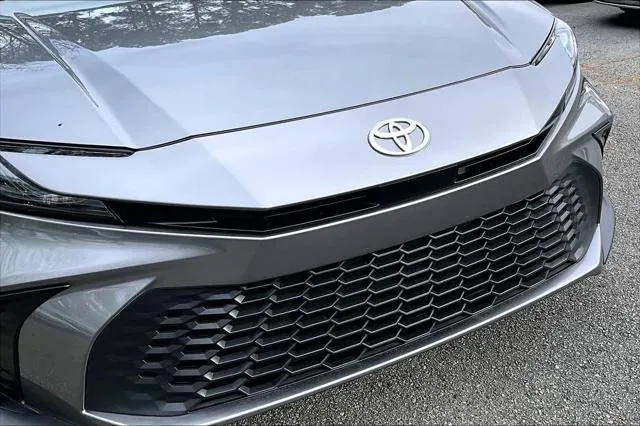 2025 Toyota CAMRY thumbnail 29