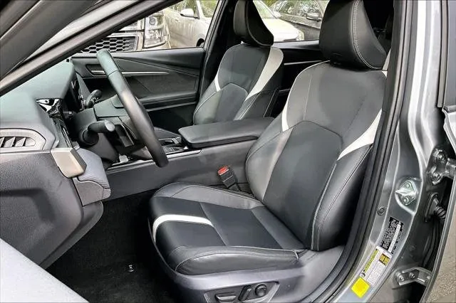 2025 Toyota CAMRY thumbnail 8