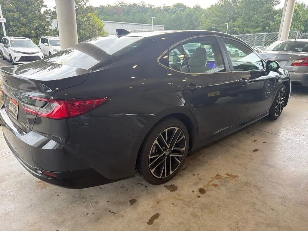 2025 Toyota Camry thumbnail 3