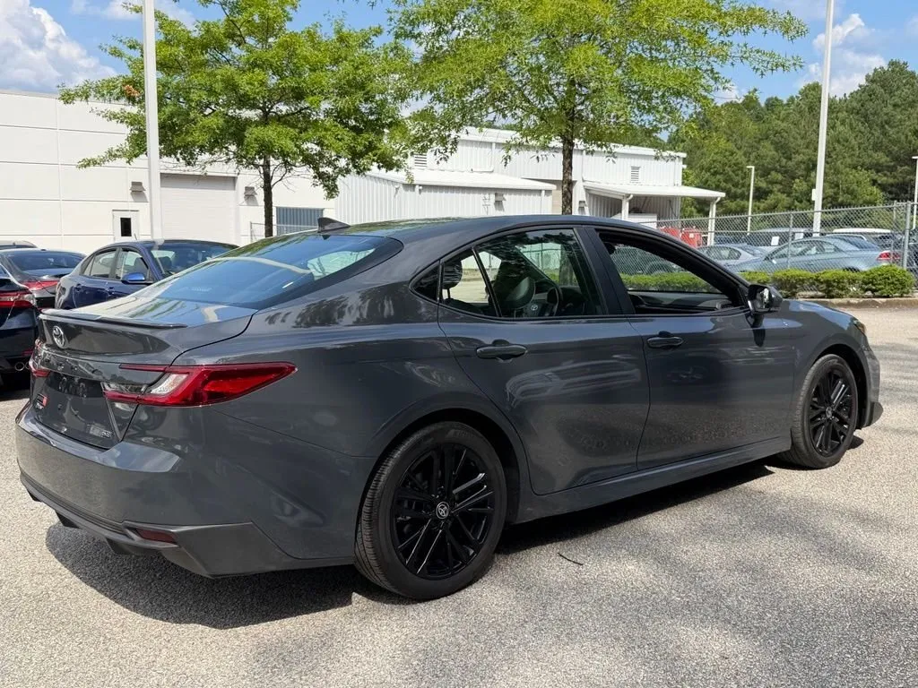 2025 Toyota Camry thumbnail 3