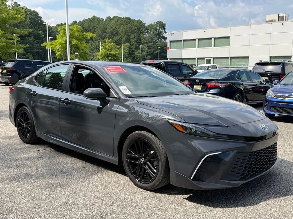 2025 Toyota Camry thumbnail 4