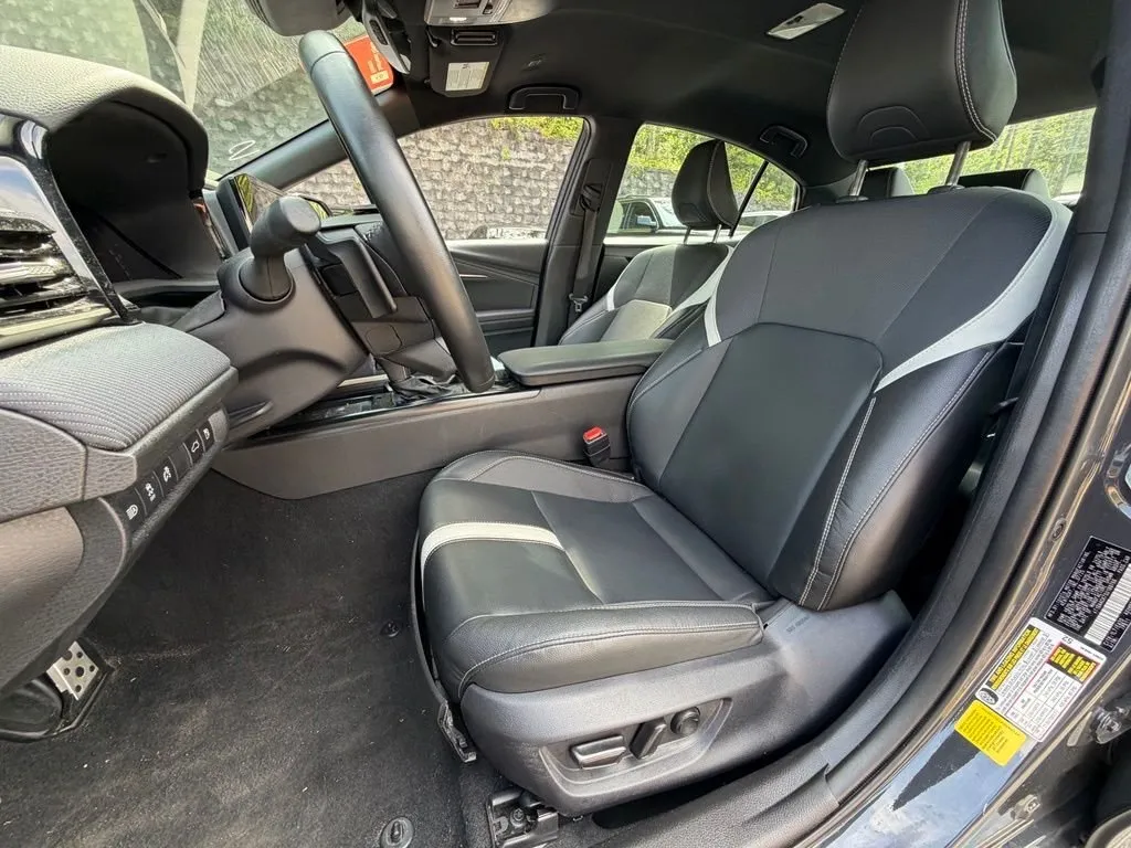 2025 Toyota Camry thumbnail 5