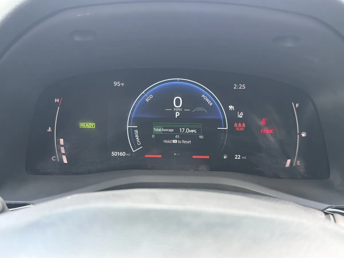 2025 Toyota Camry LE thumbnail 12