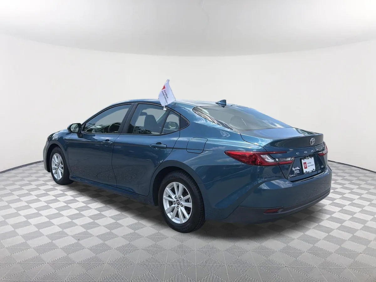 2025 Toyota Camry LE thumbnail 15
