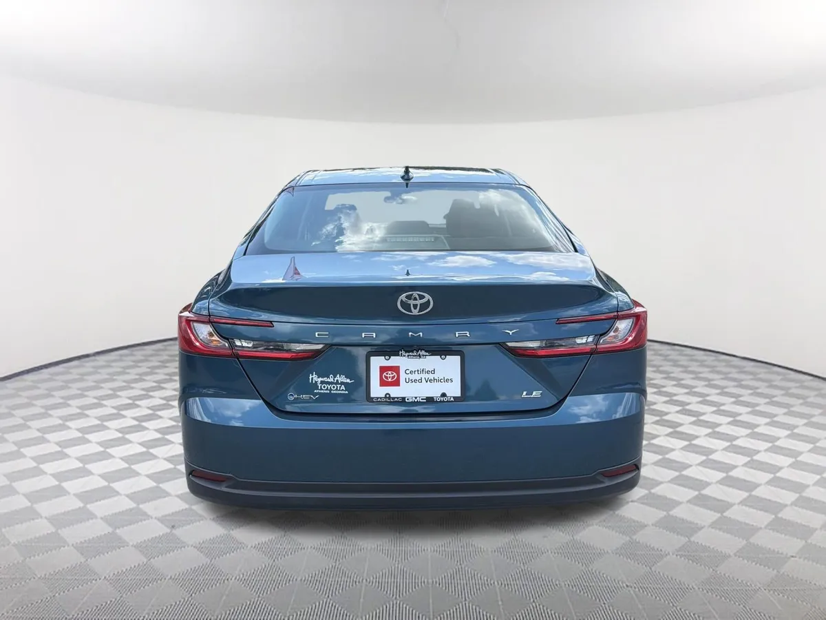 2025 Toyota Camry LE thumbnail 16
