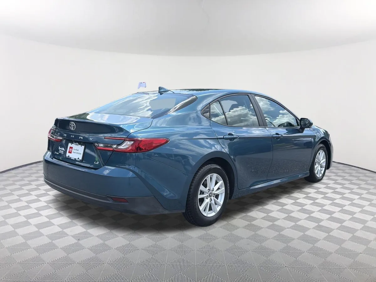 2025 Toyota Camry LE thumbnail 17