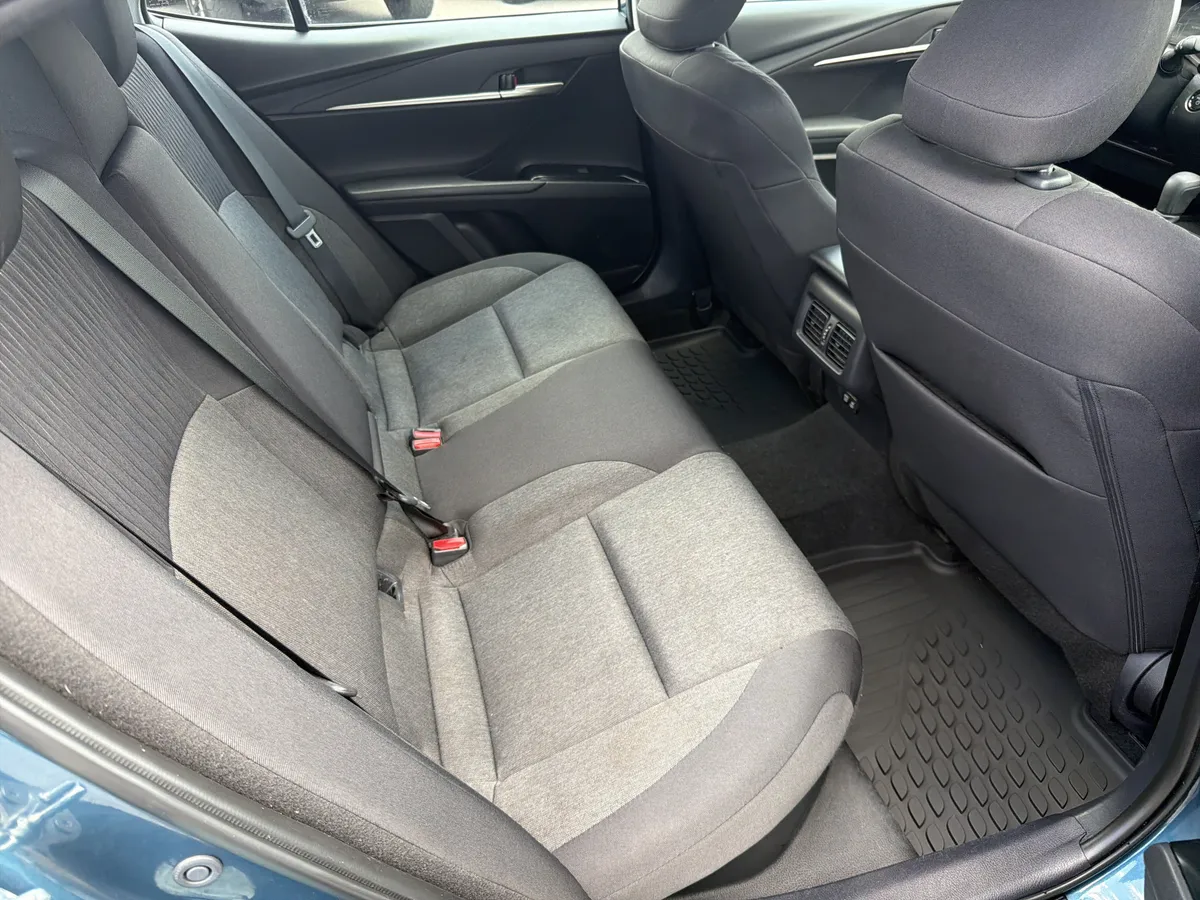 2025 Toyota Camry LE thumbnail 26
