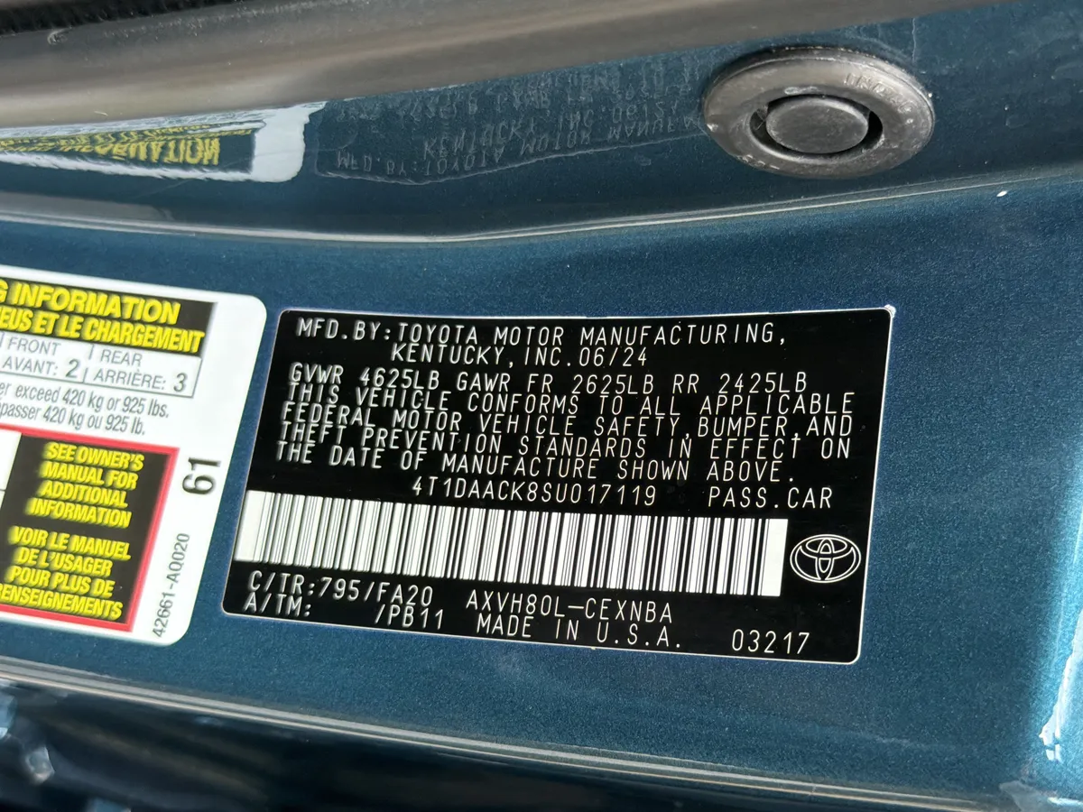 2025 Toyota Camry LE thumbnail 31