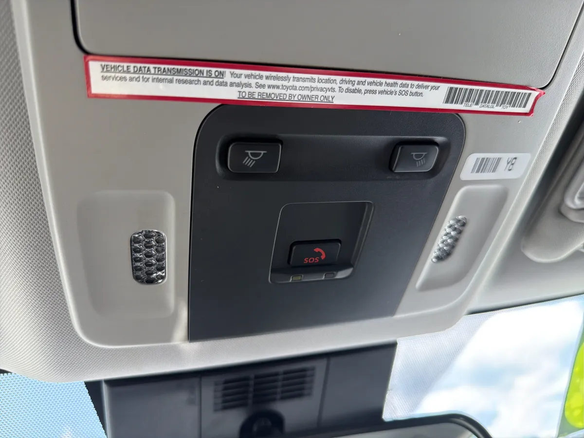 2025 Toyota Camry LE thumbnail 5