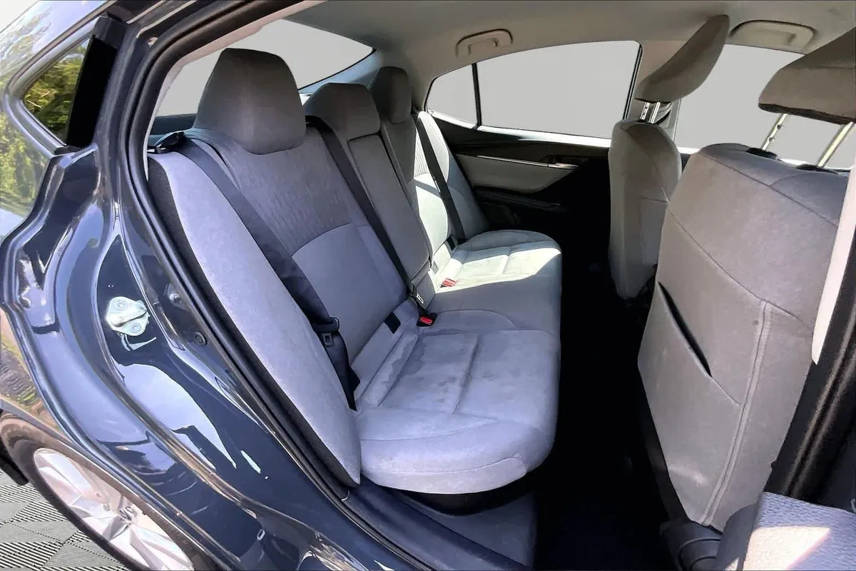 2025 Toyota Camry LE thumbnail 20