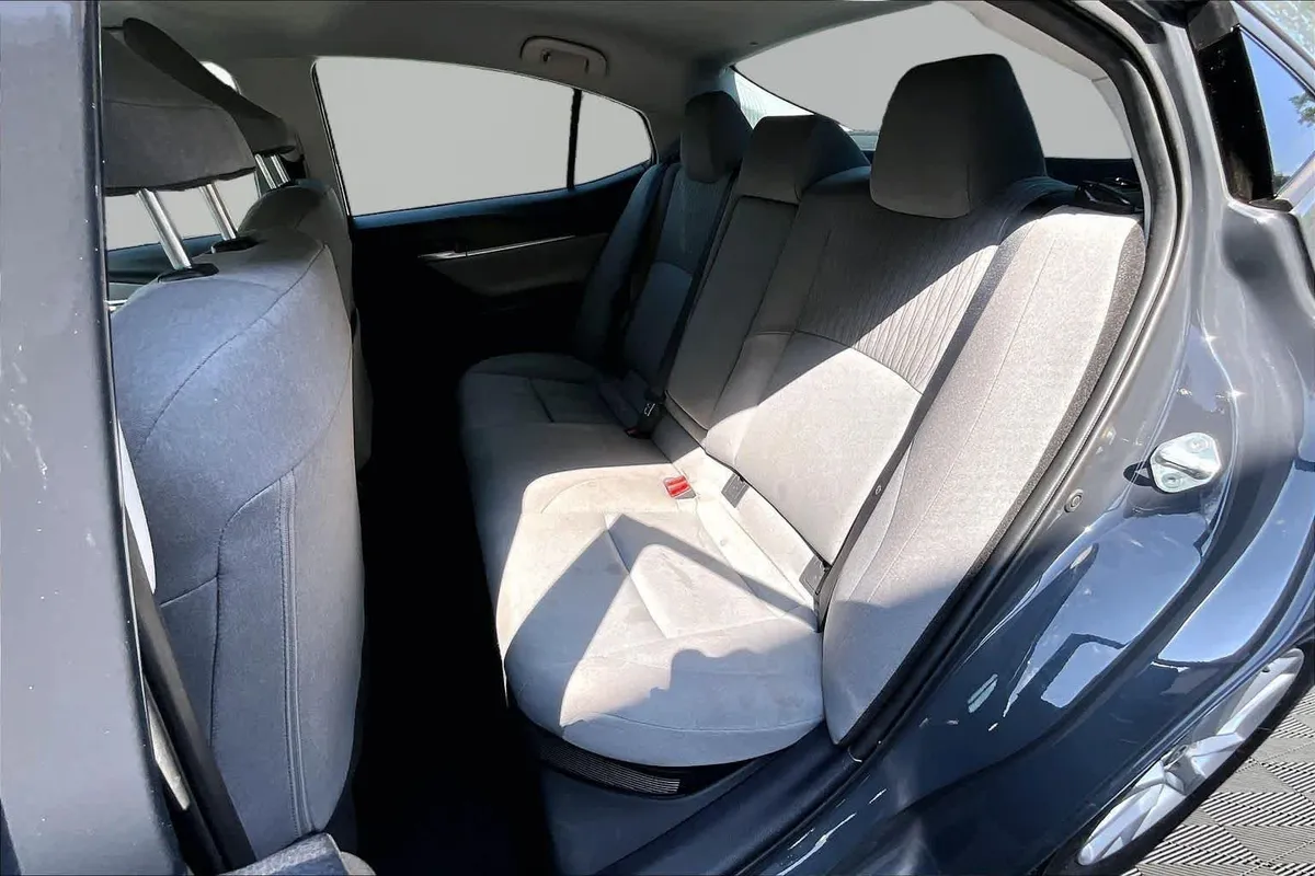 2025 Toyota Camry LE thumbnail 21
