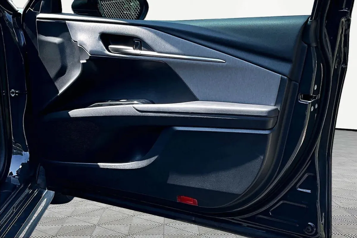 2025 Toyota Camry LE thumbnail 23