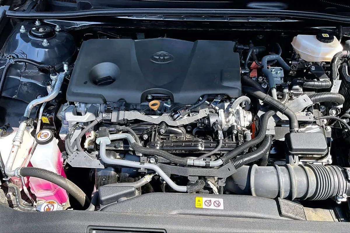 2025 Toyota Camry LE thumbnail 31