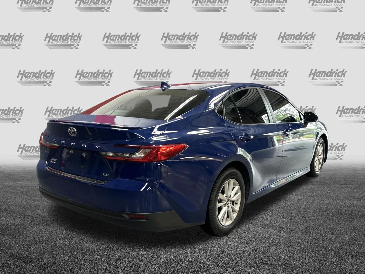 2025 Toyota Camry LE thumbnail 10