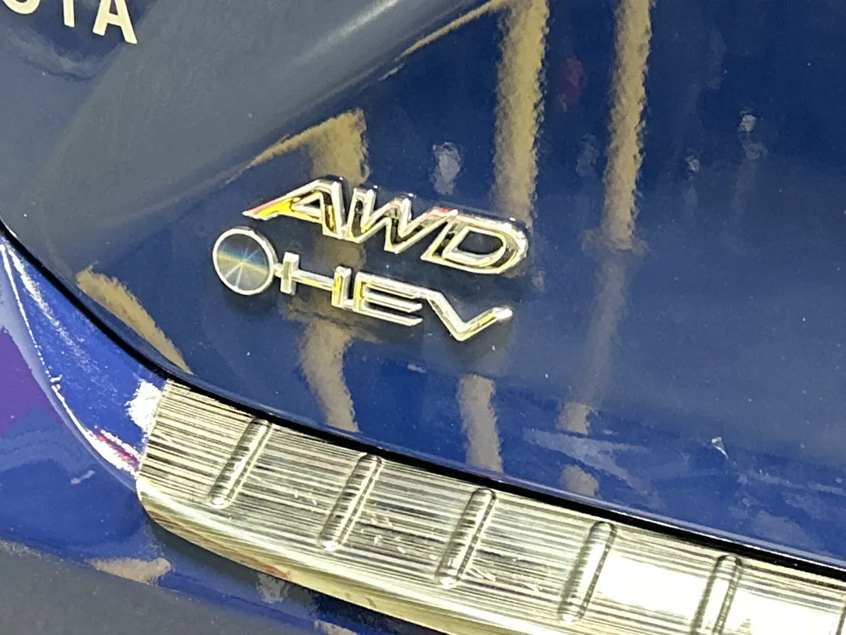 2025 Toyota Camry LE thumbnail 11