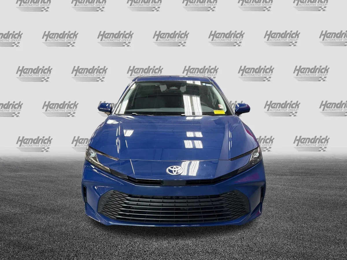 2025 Toyota Camry LE thumbnail 3