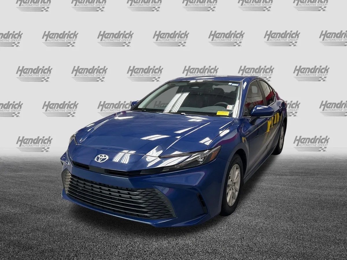 2025 Toyota Camry LE thumbnail 5