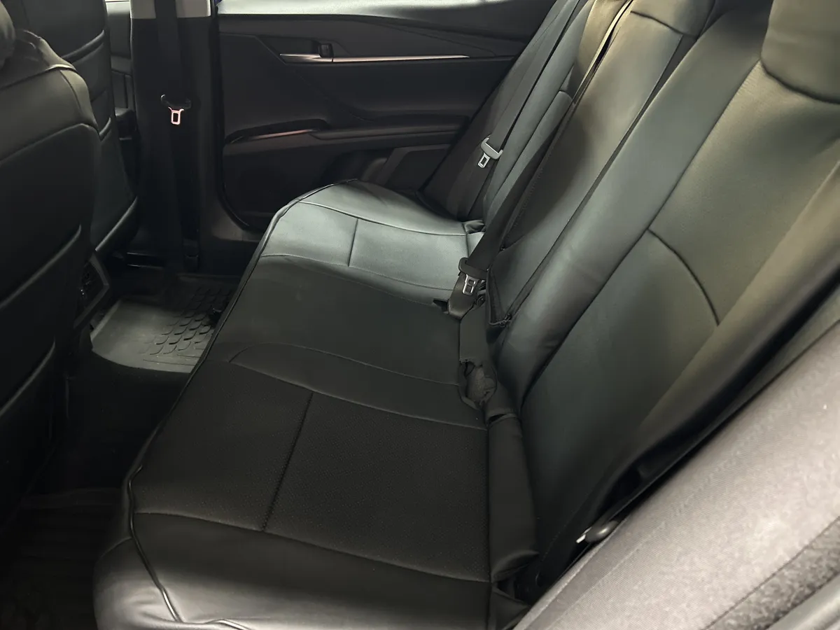 2025 Toyota Camry LE thumbnail 7
