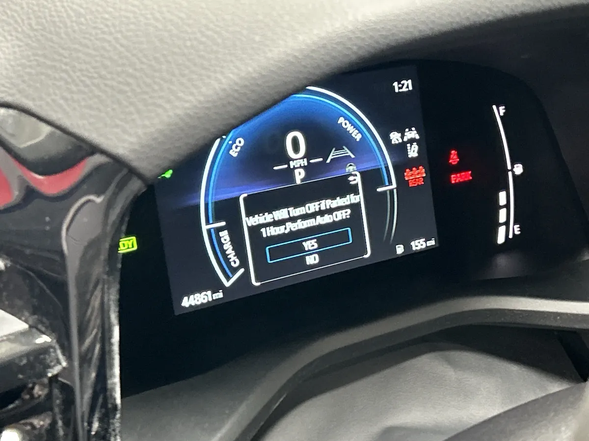 2025 Toyota Camry LE thumbnail 8