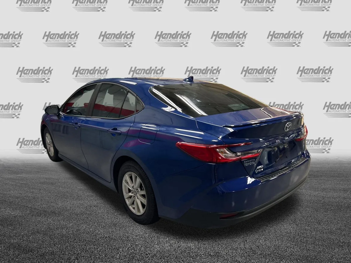 2025 Toyota Camry LE thumbnail 9