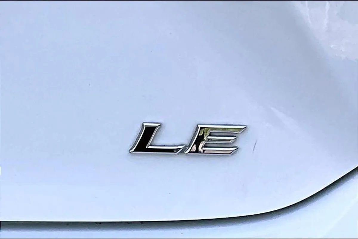 2025 Toyota Camry LE thumbnail 10