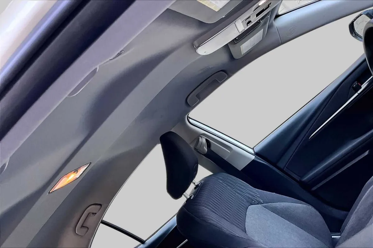2025 Toyota Camry LE thumbnail 14