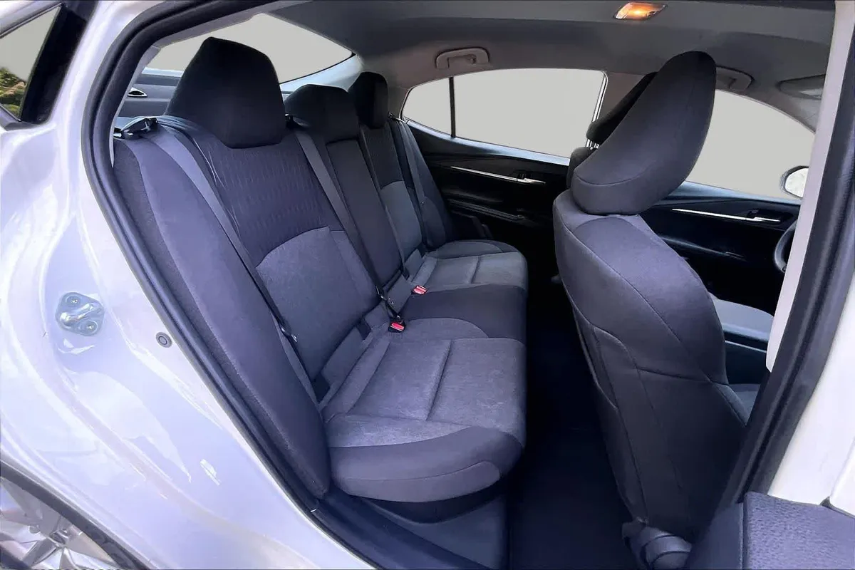 2025 Toyota Camry LE thumbnail 20