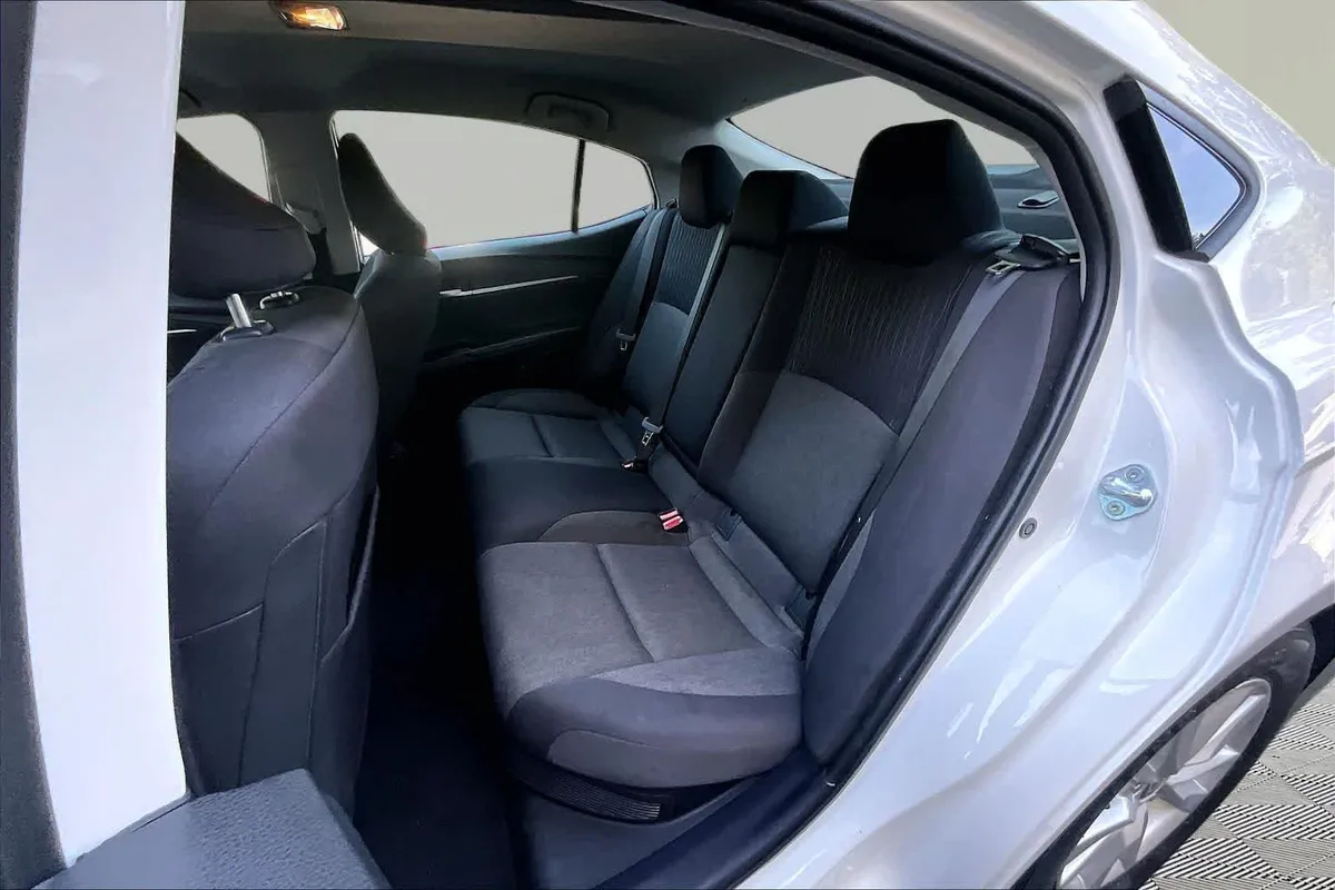 2025 Toyota Camry LE thumbnail 21